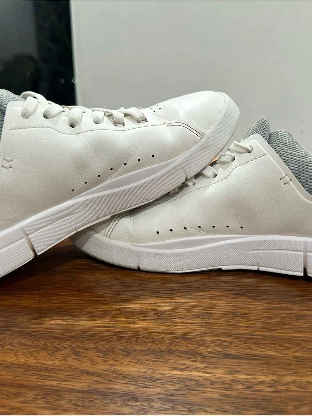 ON The Roger Advantage White Rosehip Women’s Sz  8 EU 39 Tennis Pickleball